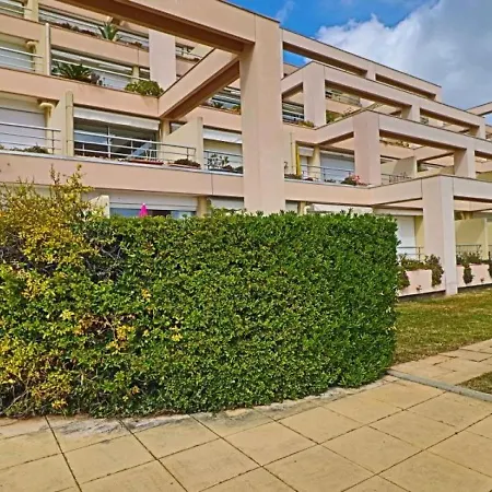 - 5 Pers, 42 M2, 2/1 Appartement